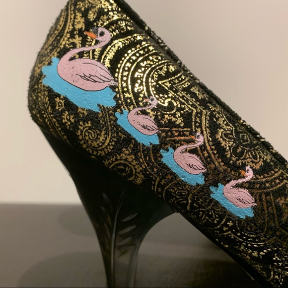 /Irregular Choice/ Black and Gold Heels - Picture 2 of 11